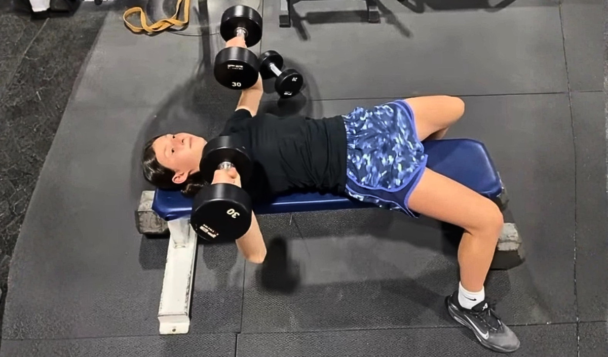 Liliana Dumbbell Bench Press Liliana mid-game